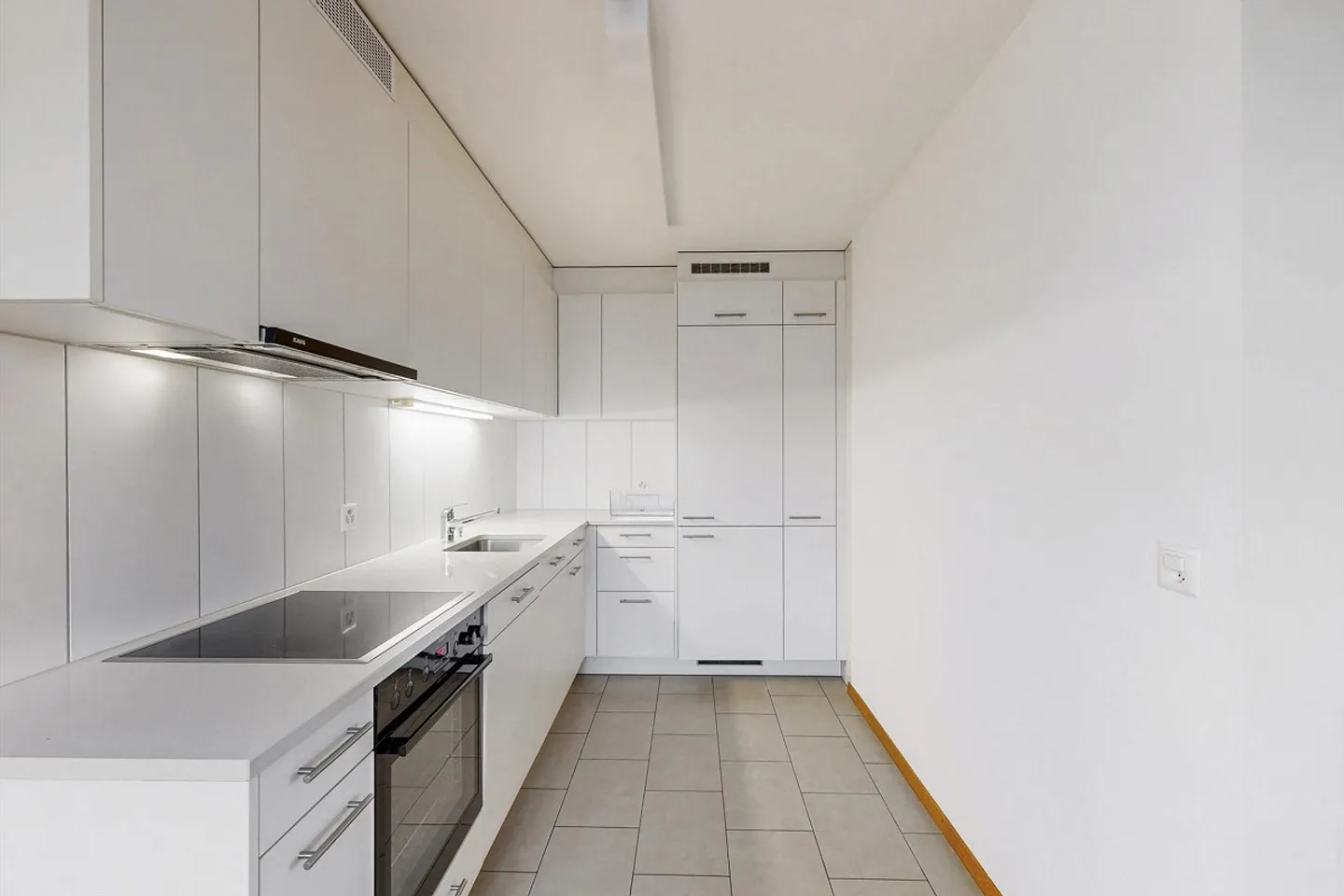 Charming 4-Room Apartment - Photo 3 of 11