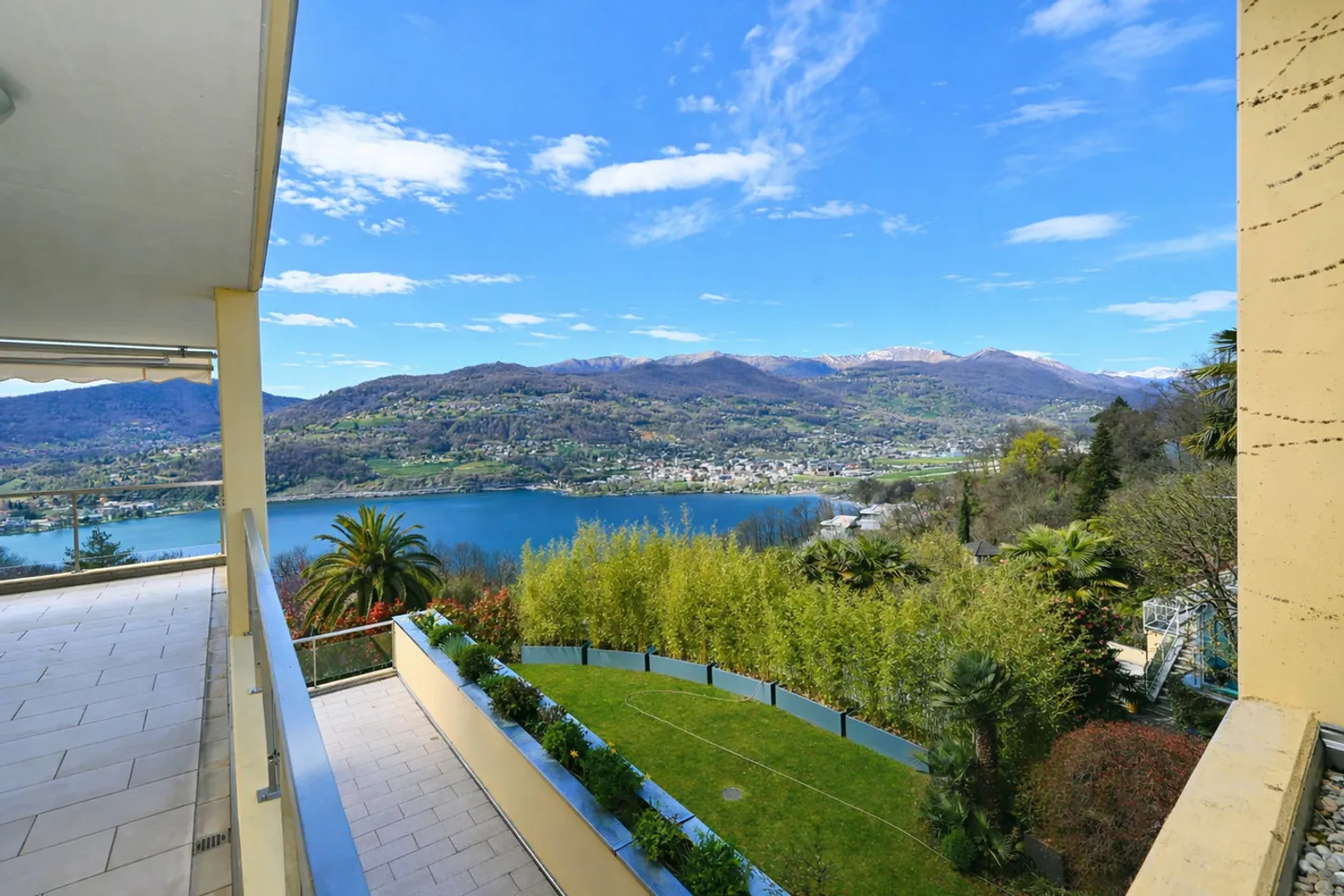 Raffinato e Spazioso Appartamento con Magnifica Vista sul Lago - Foto 10 di 25
