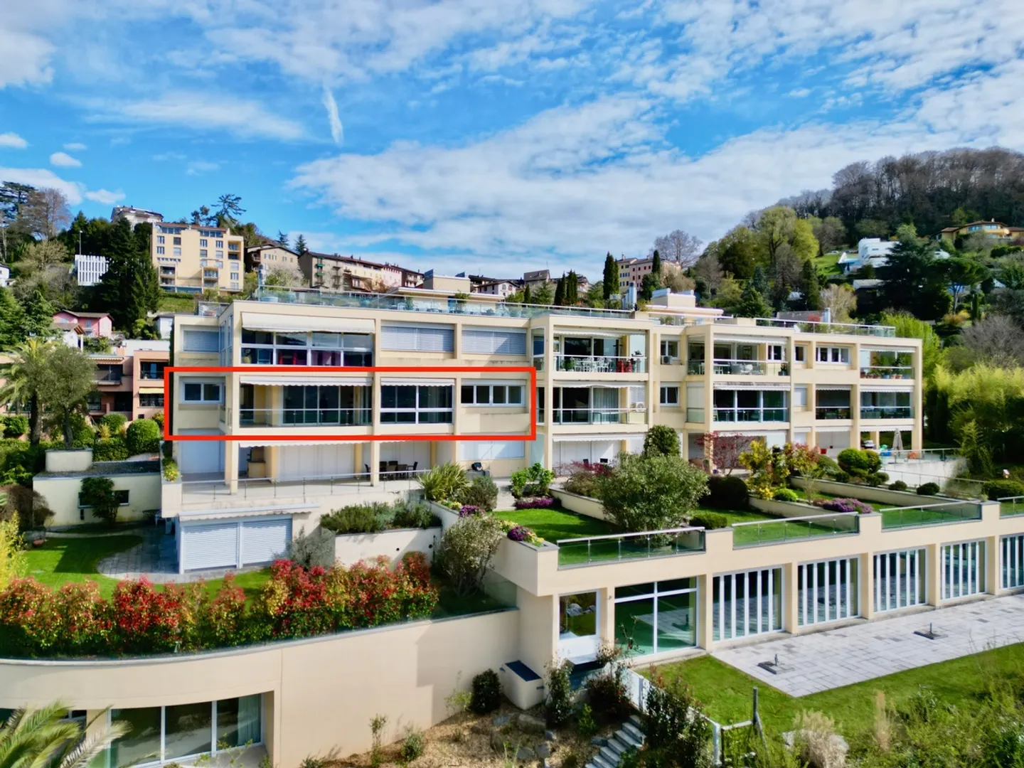 Raffinato e Spazioso Appartamento con Magnifica Vista sul Lago - Foto 25 di 25