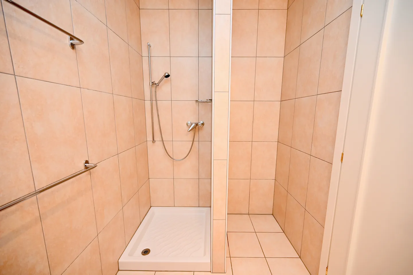 Raffinato e Spazioso Appartamento con Magnifica Vista sul Lago - Foto 21 di 25