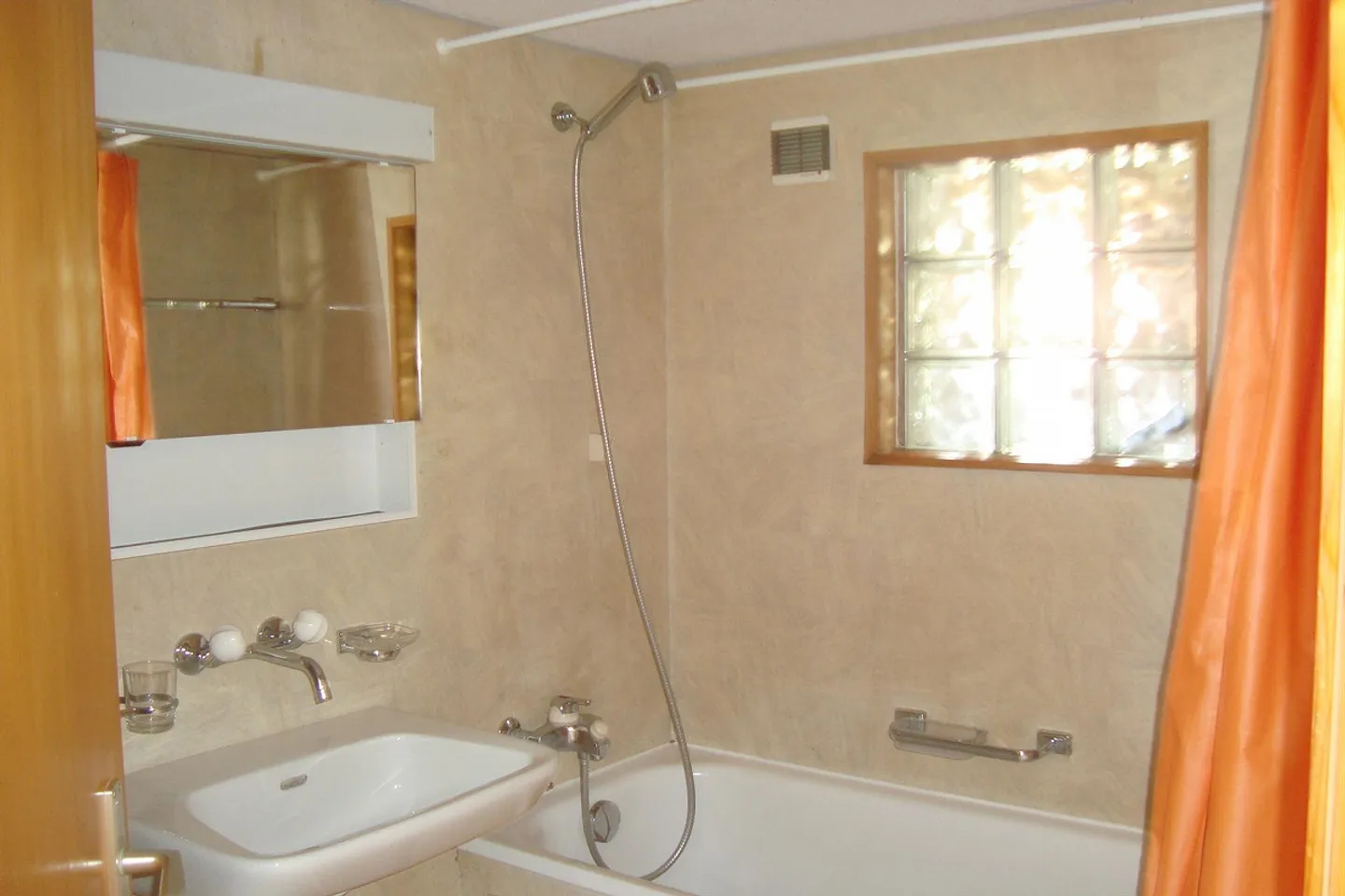 For rent 3.5 room apartment with charm - Photo 8 of 11