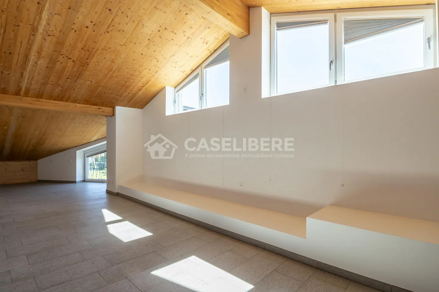 ELEGANT 2-ROOM ATTIC IN MANNO - Photo 2 of 10