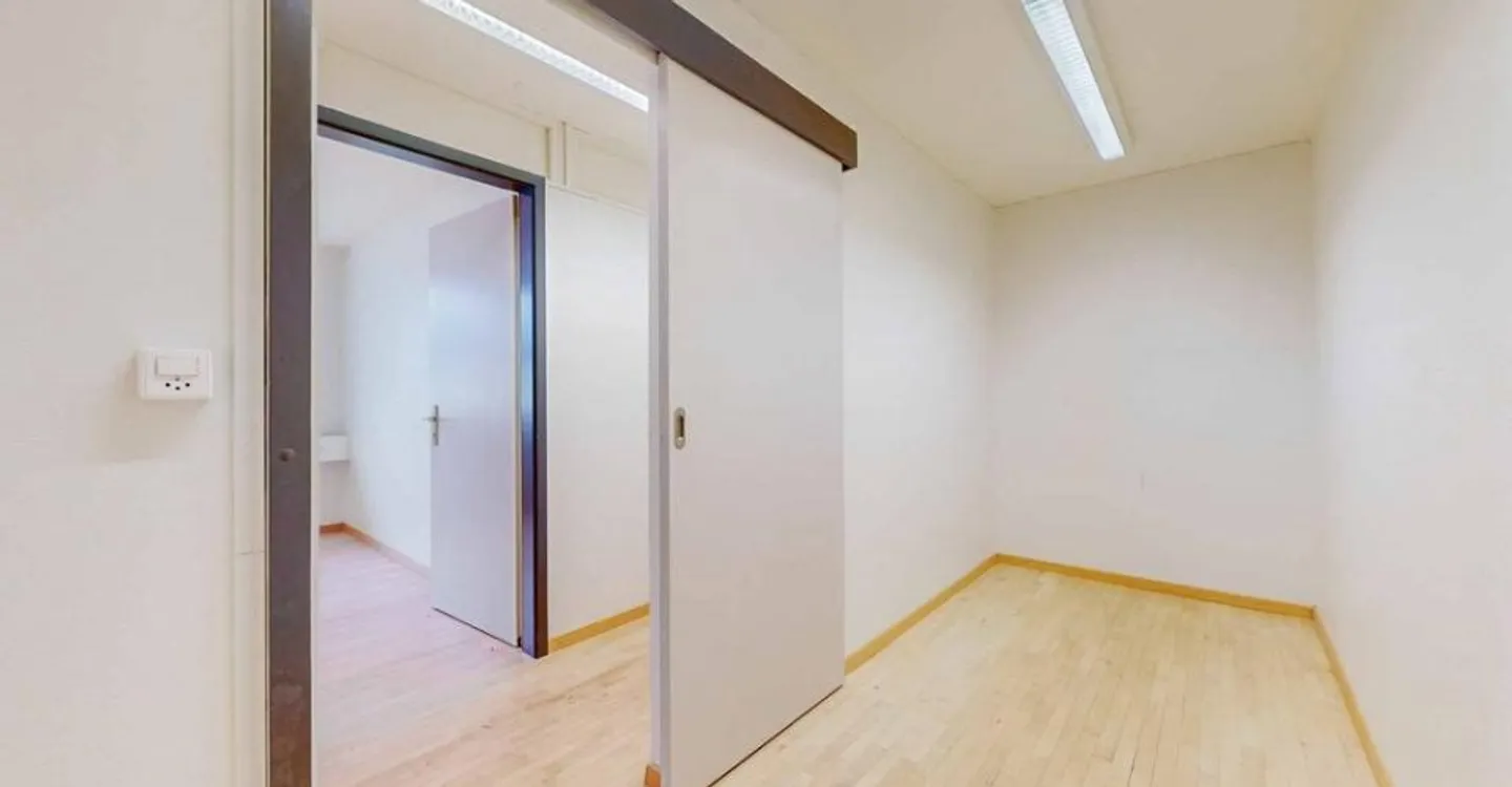 Il tuo nuovo ufficio vicino alla stazione ferroviaria - Foto 4 di 8