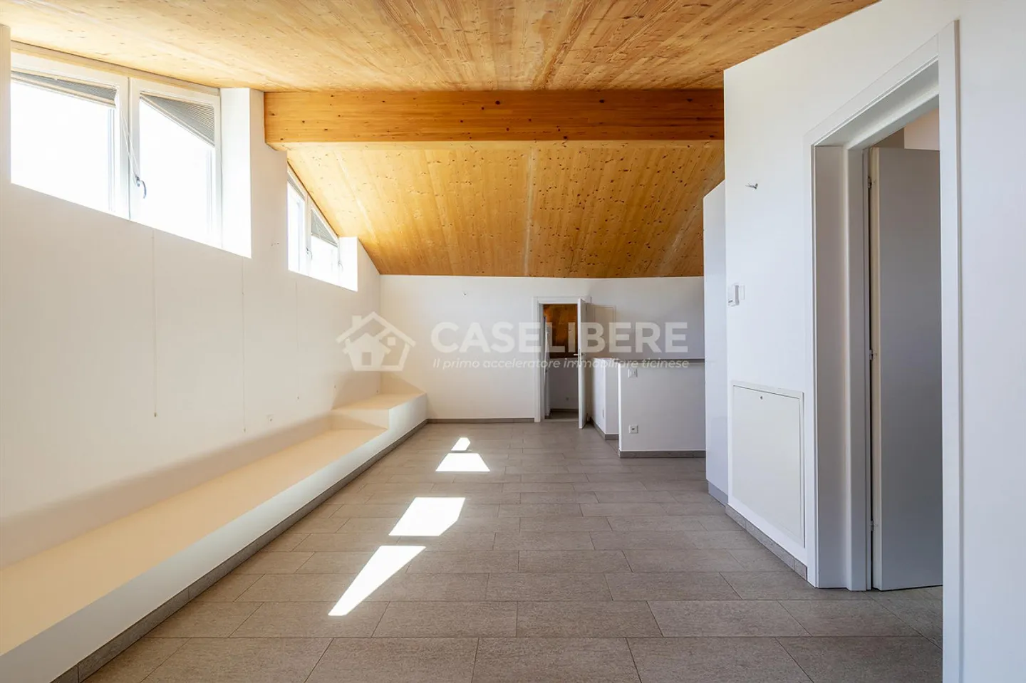 ELEGANT 2-ROOM ATTIC IN MANNO - Photo 4 of 10