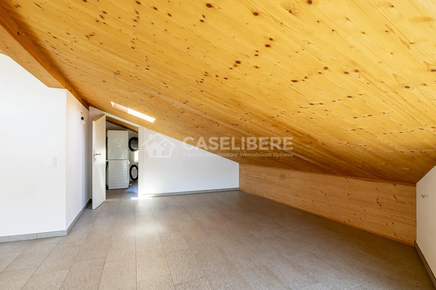 ELEGANT 2-ROOM ATTIC IN MANNO - Photo 6 of 10