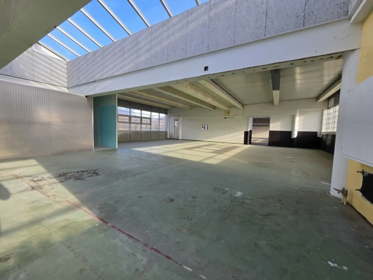 Eccellente posizione - Laboratorio / deposito - 97m² - Crissier - Foto 2 di 3