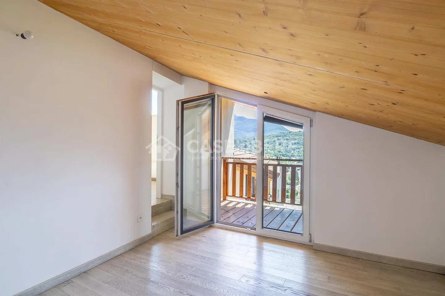 ELEGANT 2-ROOM ATTIC IN MANNO - Photo 9 of 10