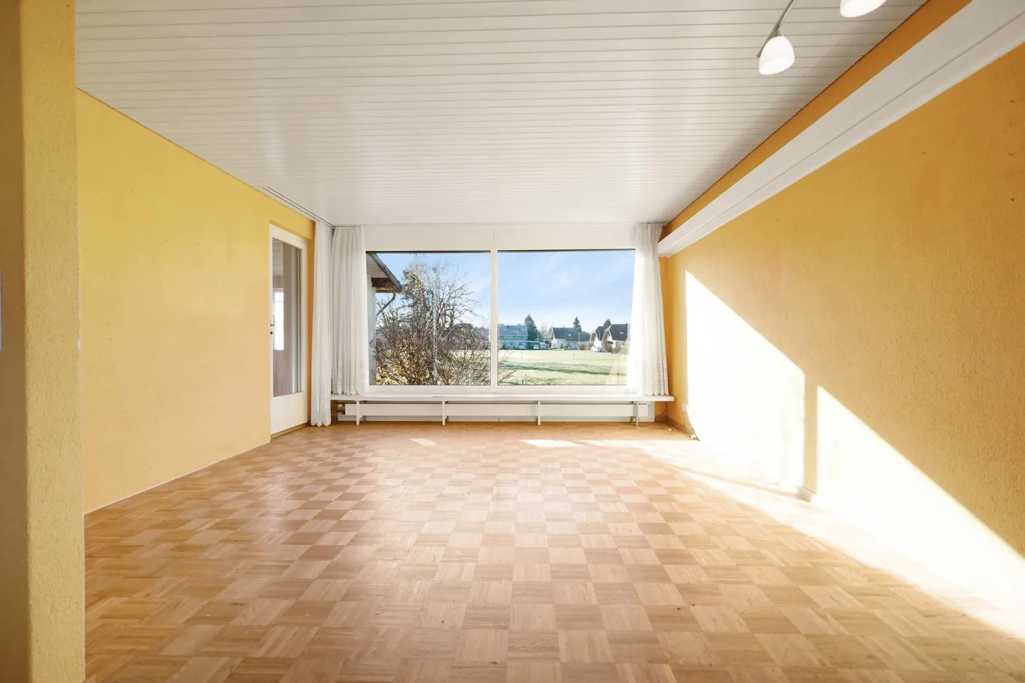 Bright, affordable single-family home in a quiet location - Photo 2 of 13