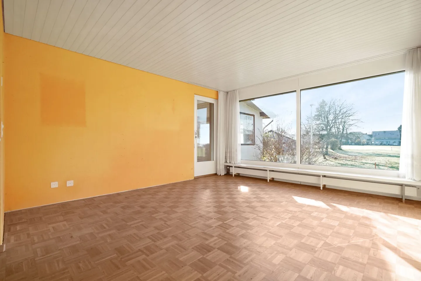 Bright, affordable single-family home in a quiet location - Photo 3 of 13