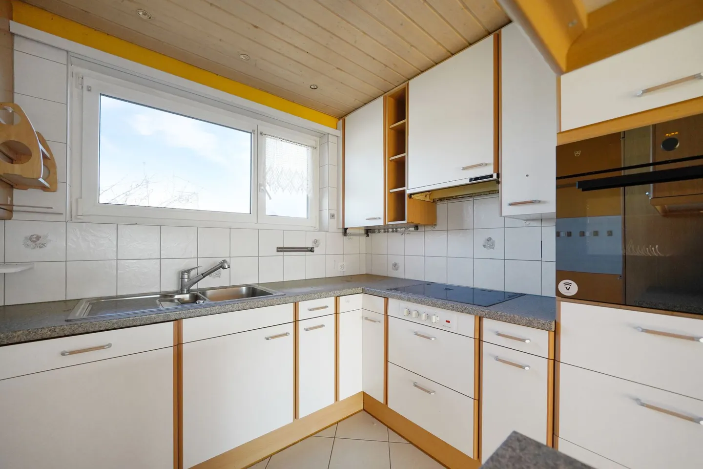 Bright, affordable single-family home in a quiet location - Photo 5 of 13