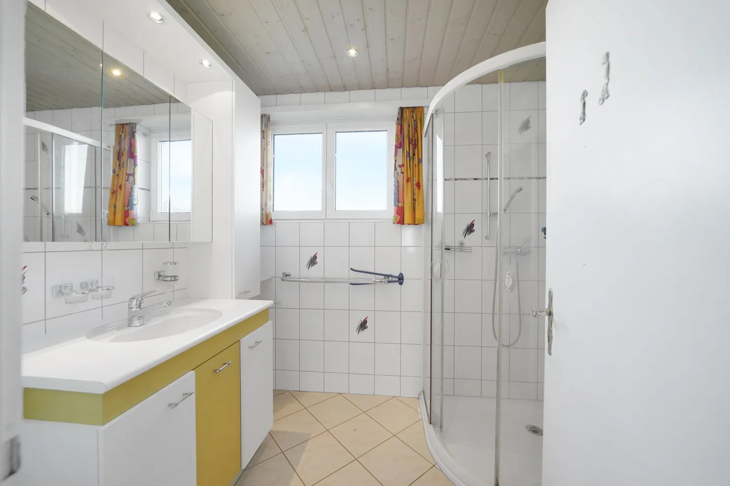 Bright, affordable single-family home in a quiet location - Photo 6 of 13