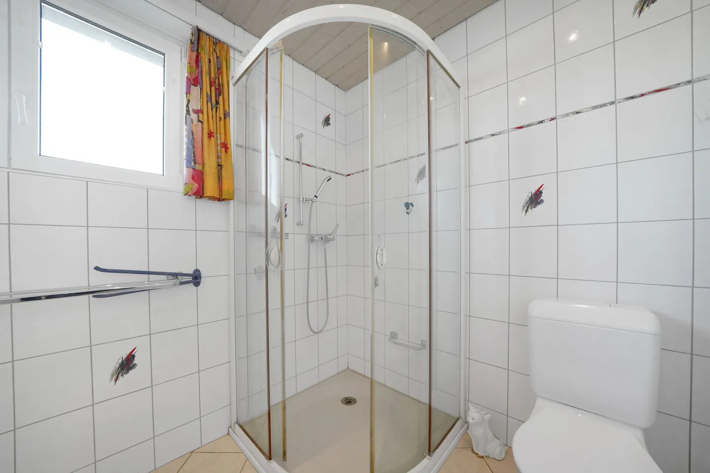 Bright, affordable single-family home in a quiet location - Photo 7 of 13