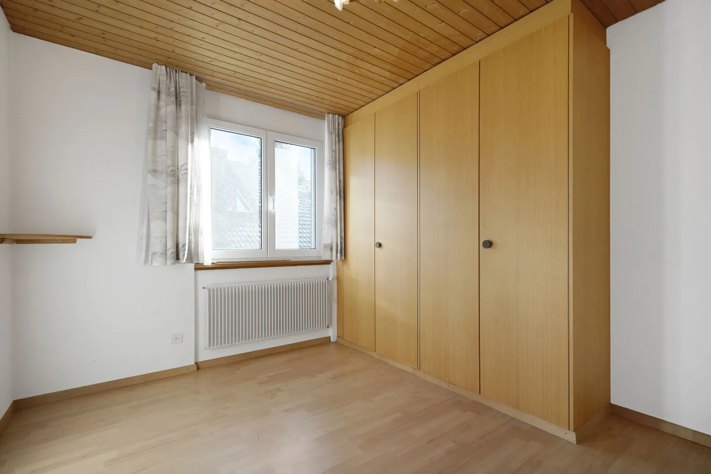 Bright, affordable single-family home in a quiet location - Photo 9 of 13