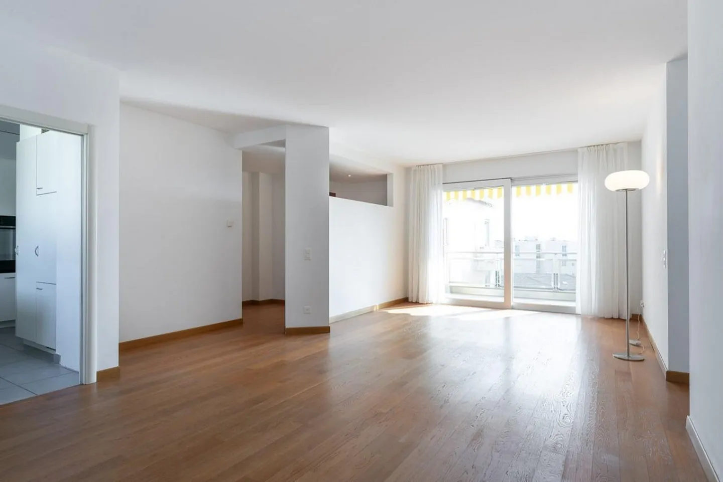 Geräumige Wohnung mit Terrasse - Foto 4 von 12