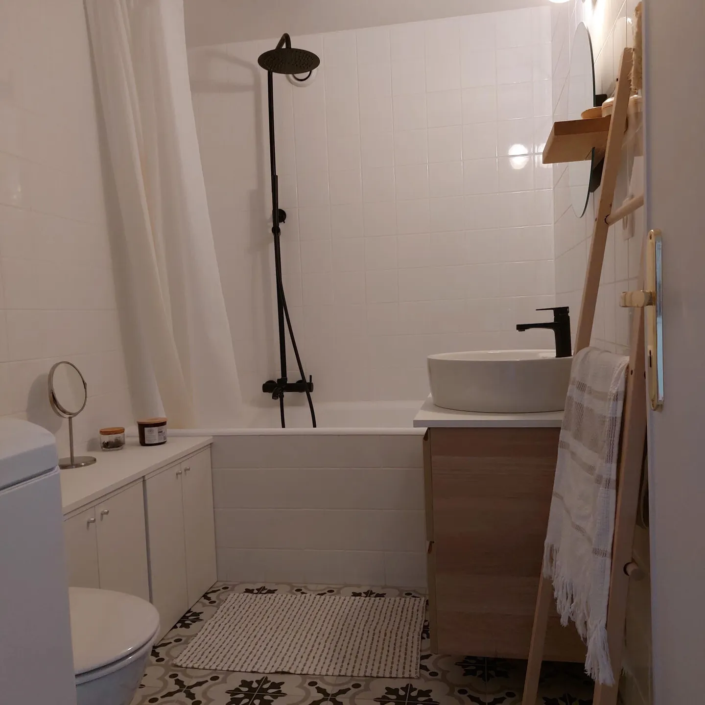Charming Furnished Apartment - Photo 8 of 10