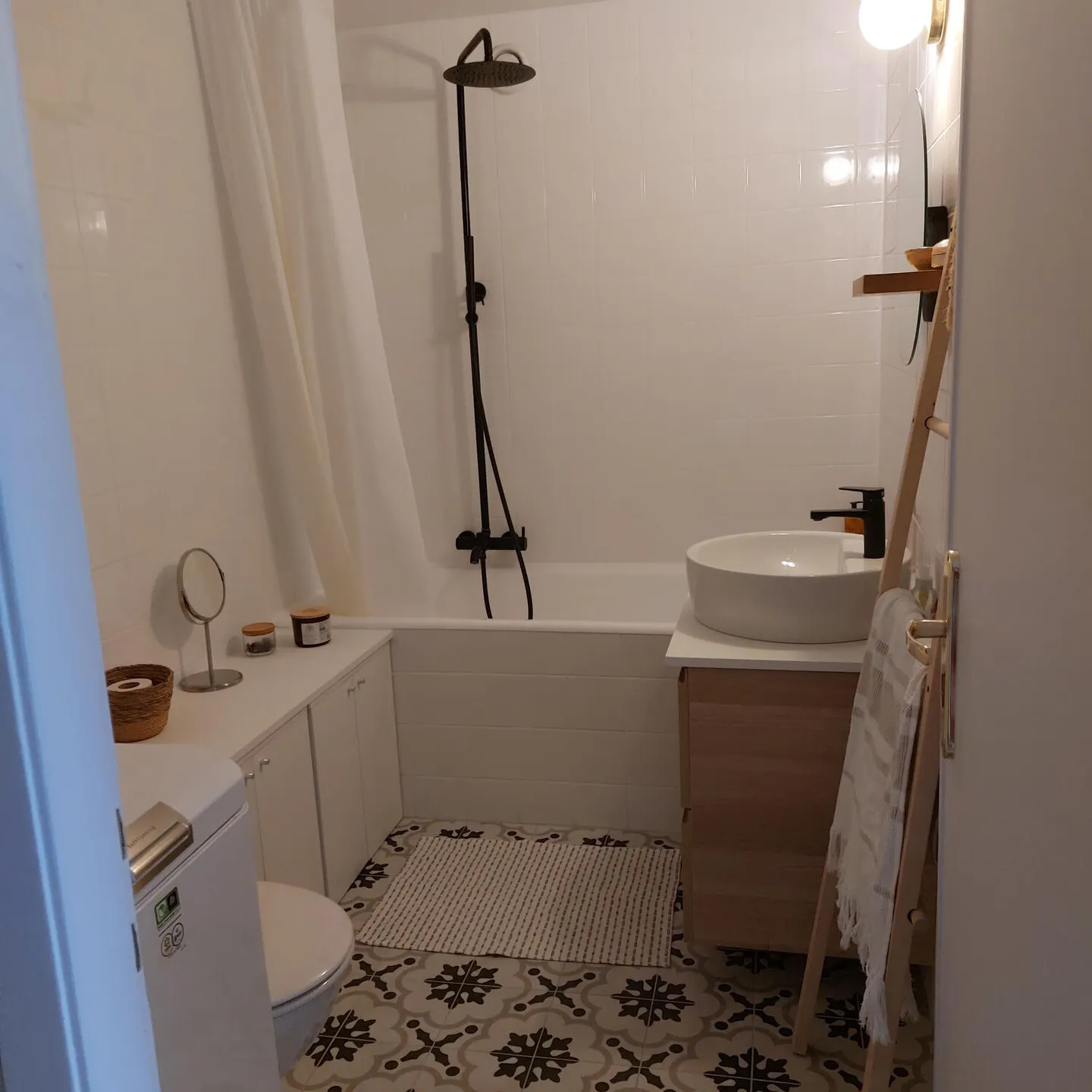Charming Furnished Apartment - Photo 9 of 10