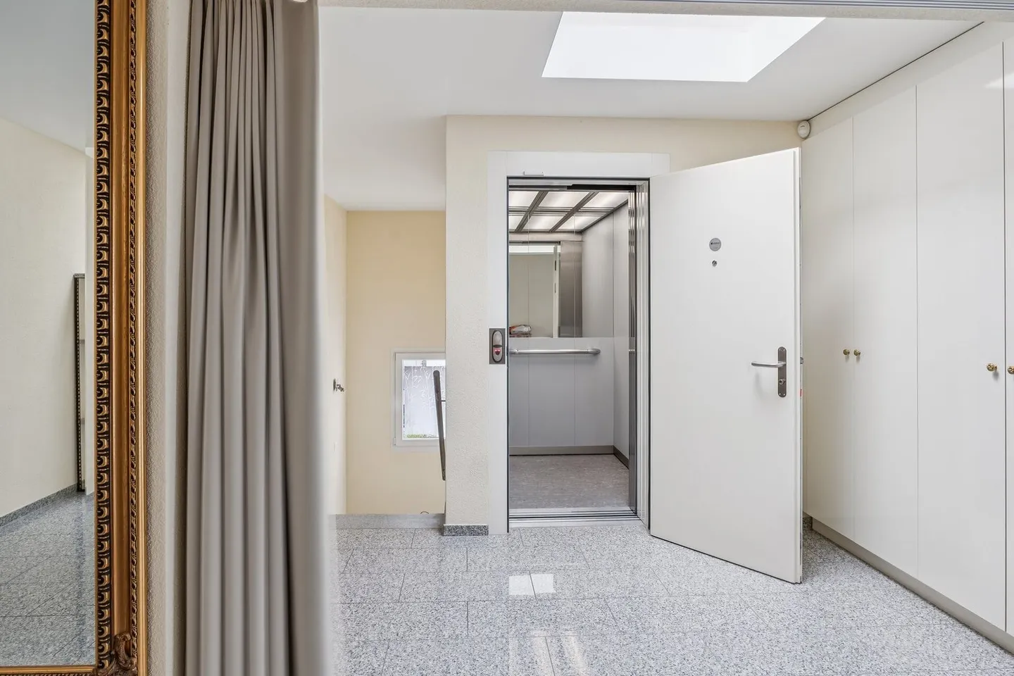 Attico di classe superiore con piano privato e terrazza sul tetto di 50 m² - Foto 8 di 9