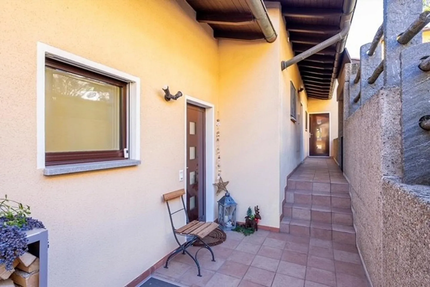 2.5 rooms with stunning panoramic view - ideal as a secondary residence - Photo 2 of 5