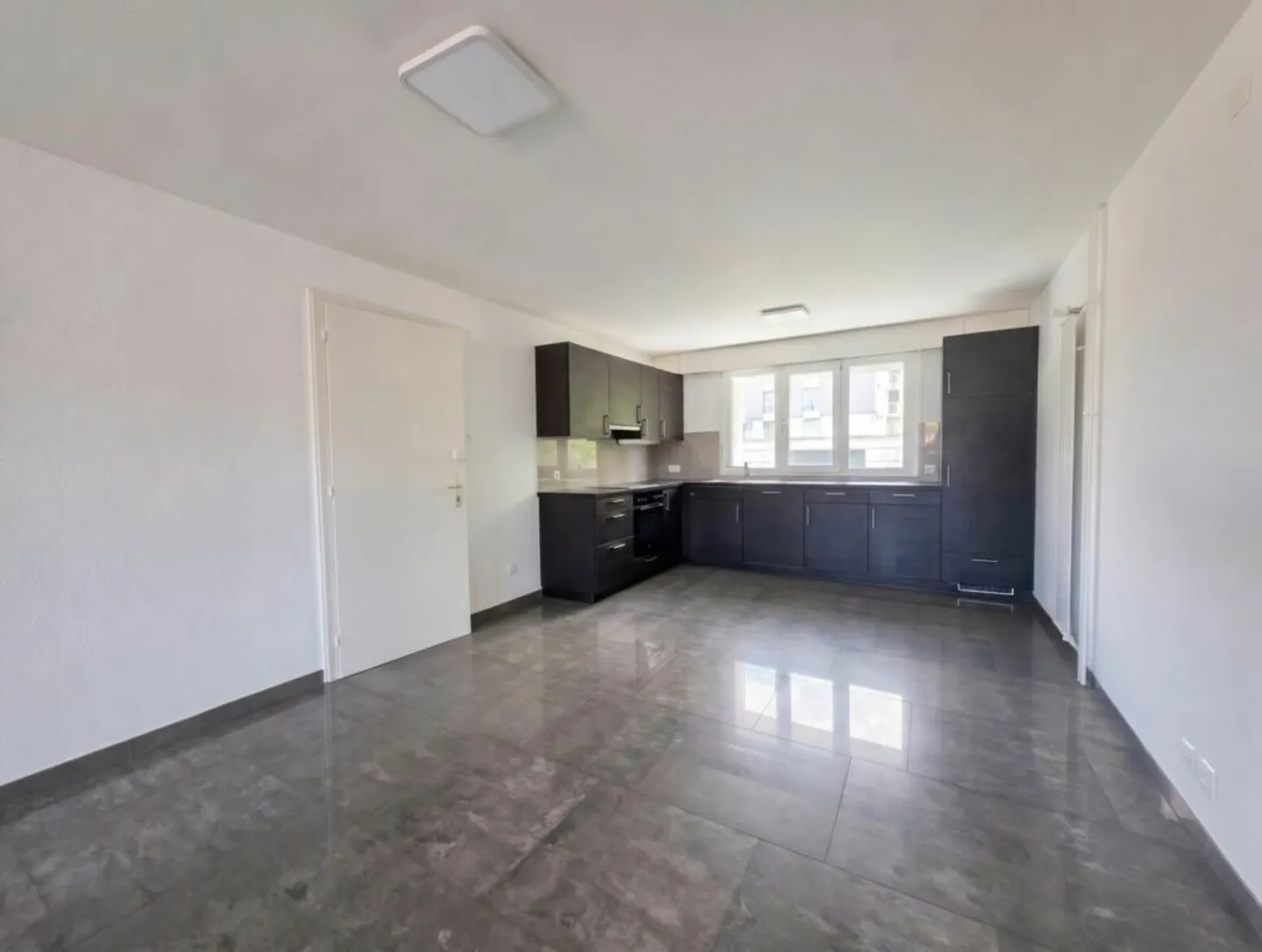 Traumhaftes 3,5-Zimmer-Apartment mit Stadtblick, komplett renoviert - Foto 1 di 7