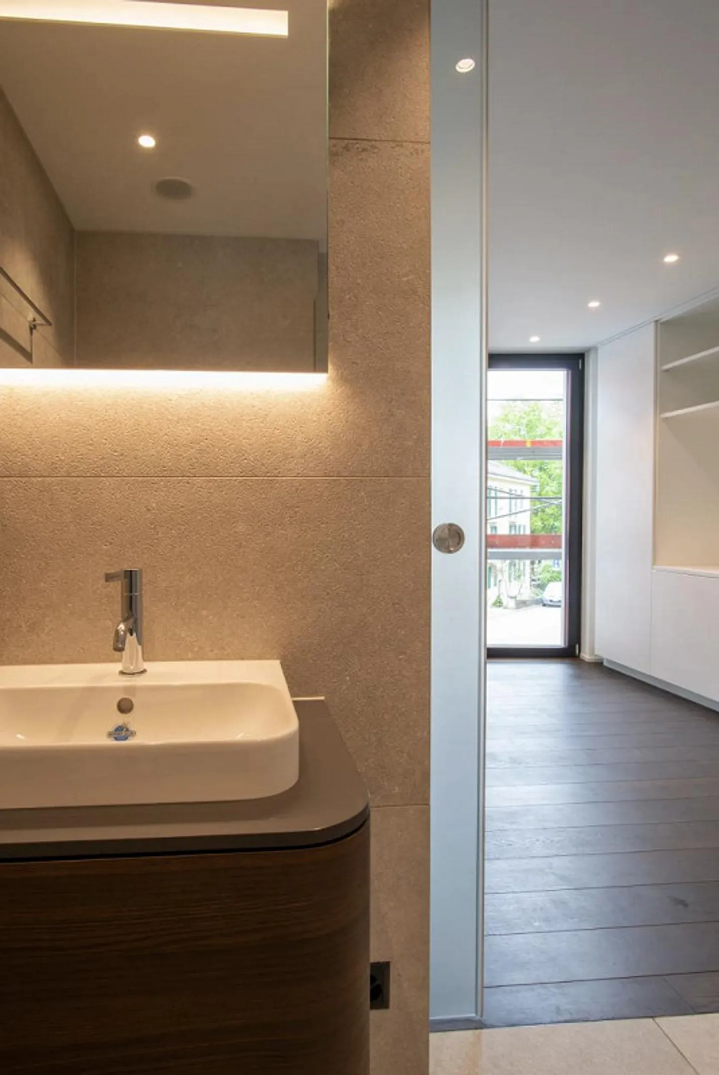 Au cœur de Zurich : Maison de ville luxueuse avec terrasse sur le toit - Photo 4 sur 11