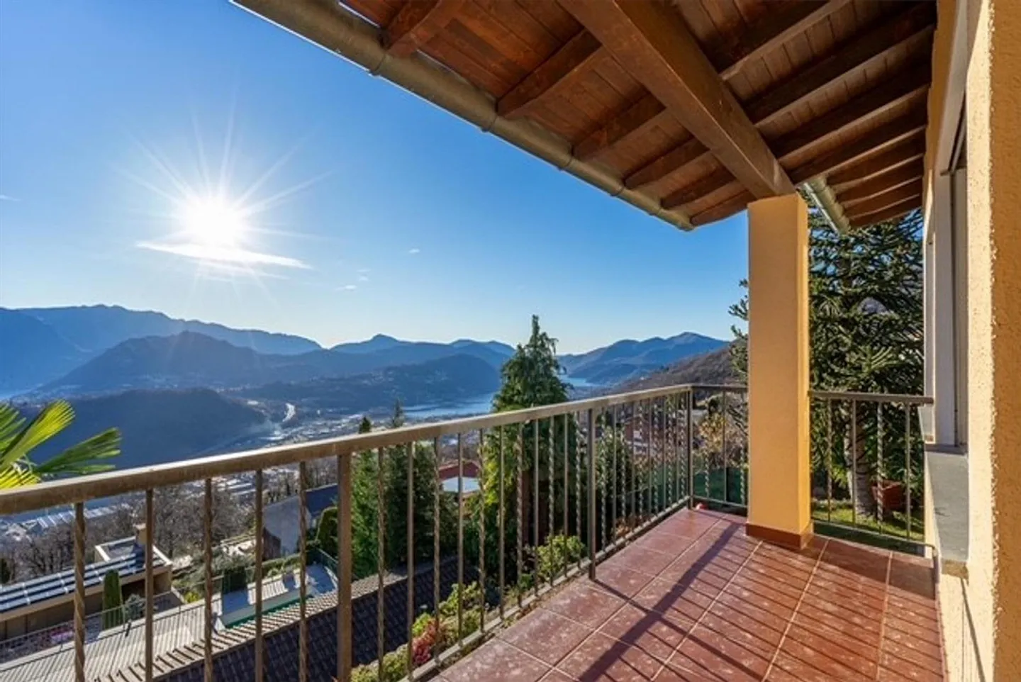 2.5 rooms with stunning panoramic view - ideal as a secondary residence - Photo 4 of 5