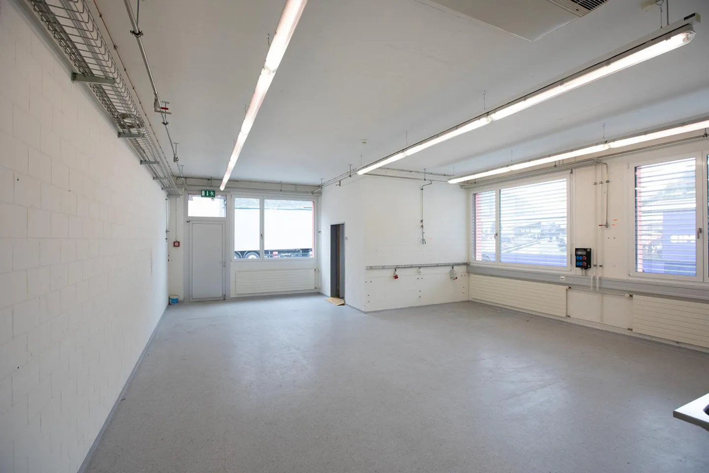 Bis zu 1'600 m2 Produktions- und Lagerräumlichkeiten in Domat/Ems - Foto 1 von 11