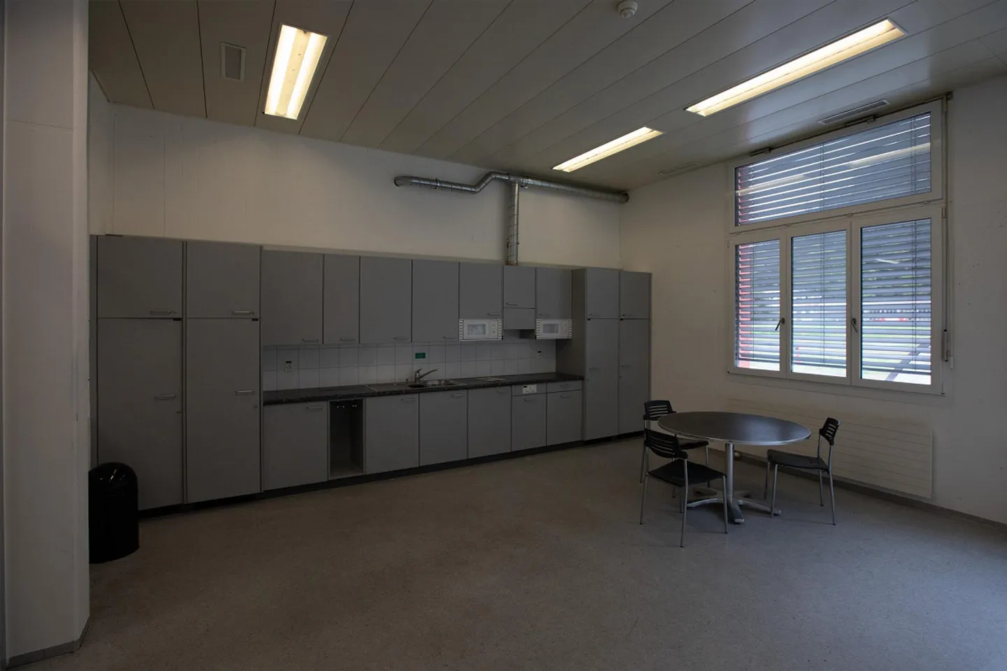 Bis zu 1'600 m2 Produktions- und Lagerräumlichkeiten in Domat/Ems - Foto 8 von 11