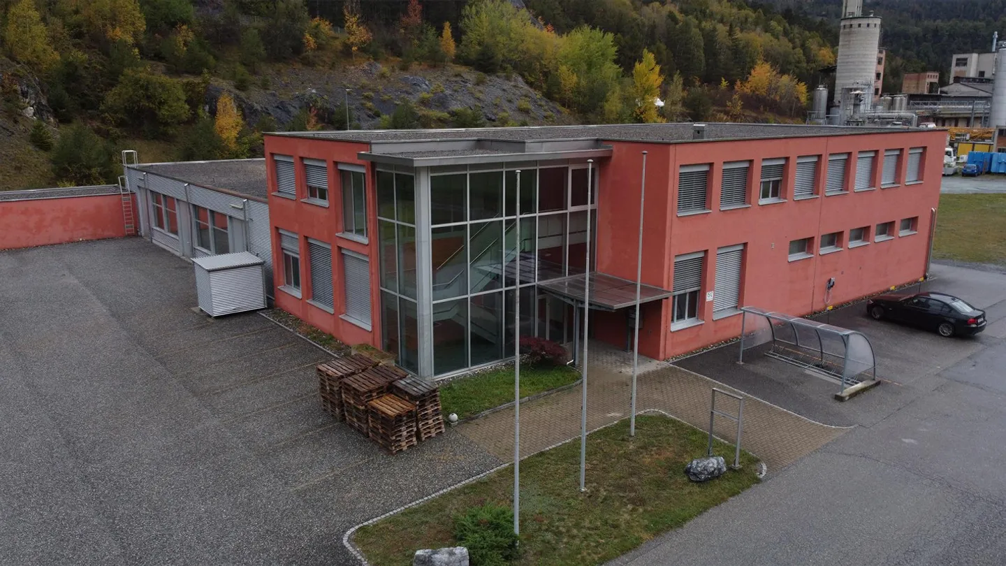 Bis zu 1'600 m2 Produktions- und Lagerräumlichkeiten in Domat/Ems - Foto 9 von 11