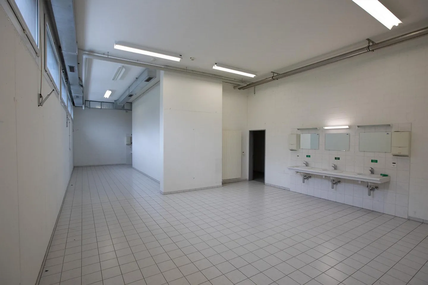 Bis zu 1'600 m2 Produktions- und Lagerräumlichkeiten in Domat/Ems - Foto 2 von 11