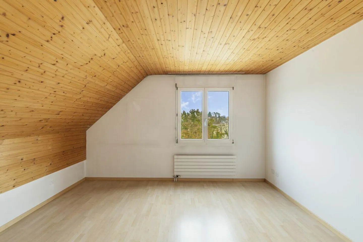 Charming Gem in Popular Residential Area of Herblingen - Photo 13 of 25