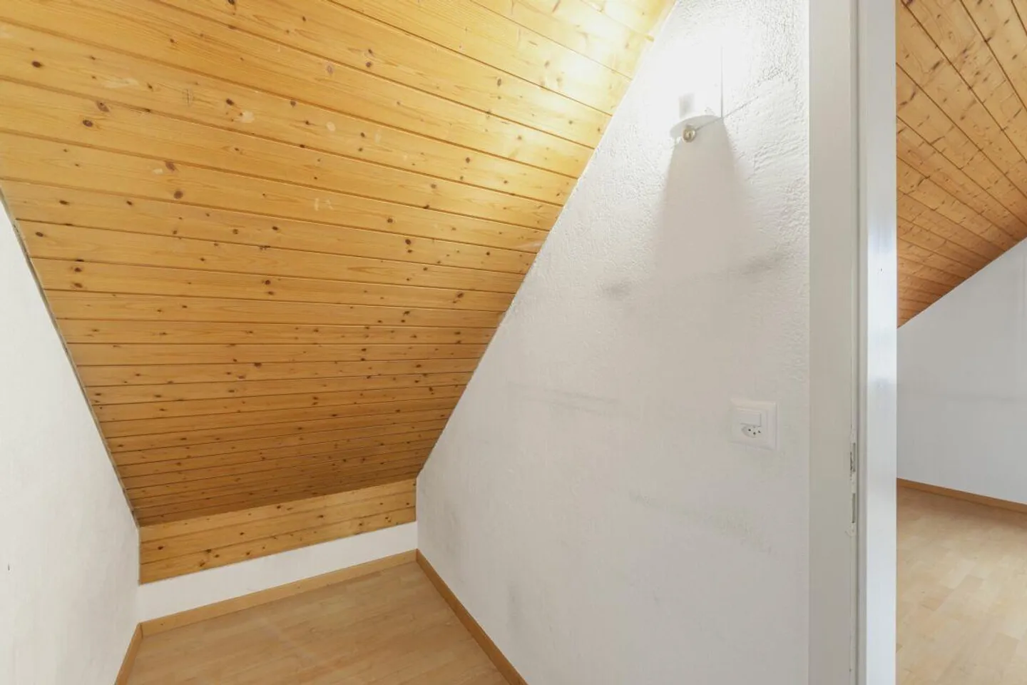 Charming Gem in Popular Residential Area of Herblingen - Photo 15 of 25