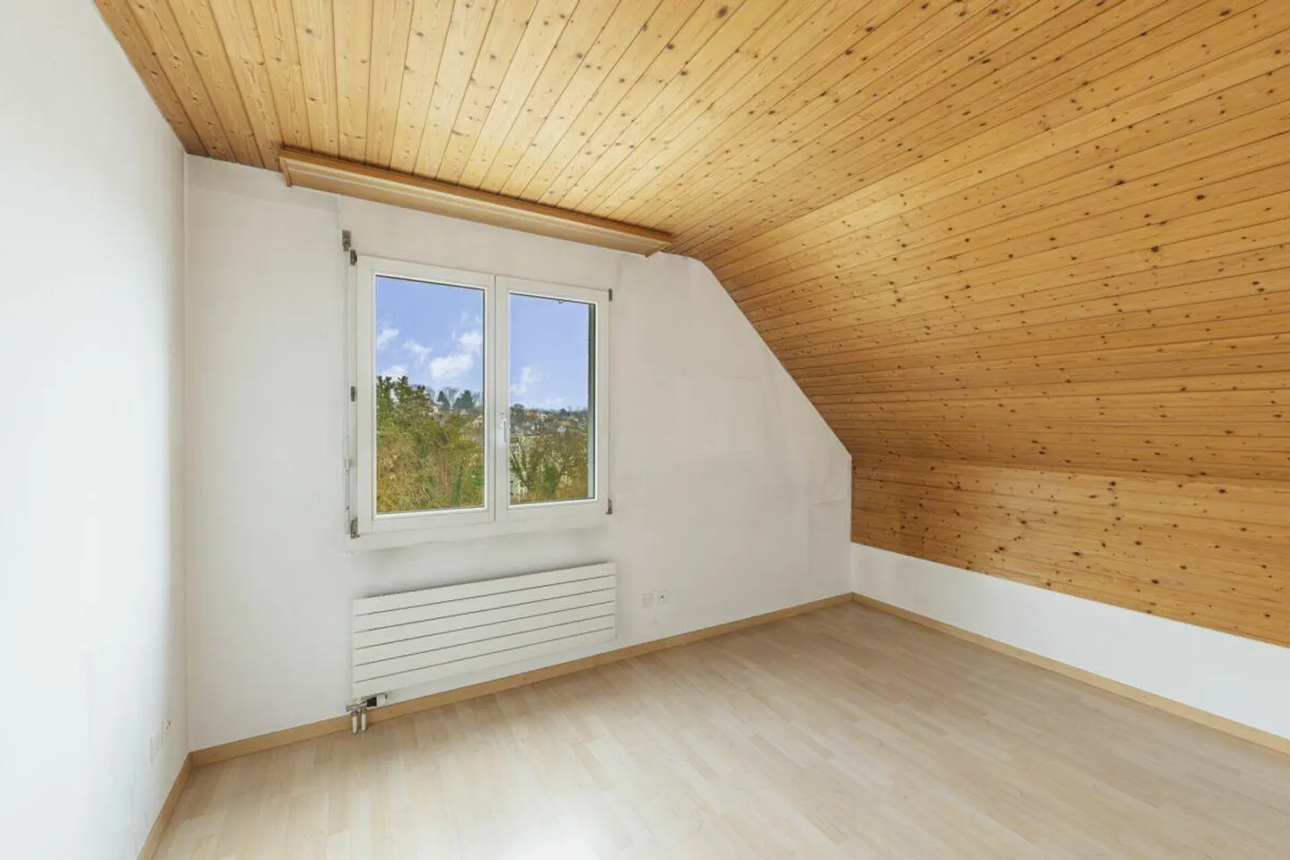 Charming Gem in Popular Residential Area of Herblingen - Photo 16 of 25