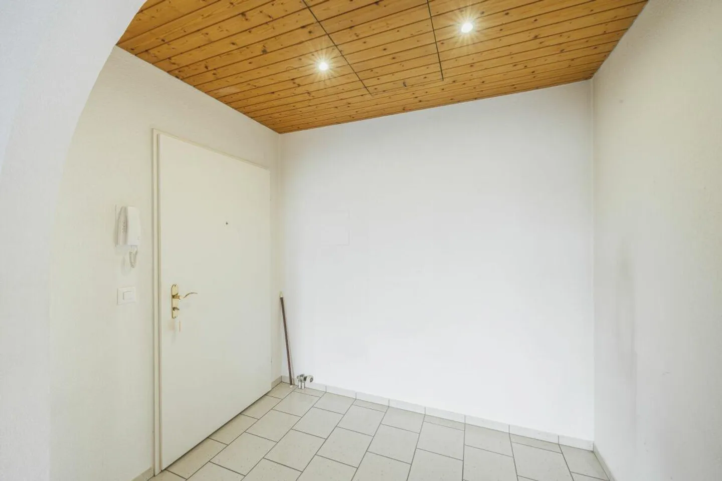 Charming Gem in Popular Residential Area of Herblingen - Photo 17 of 25