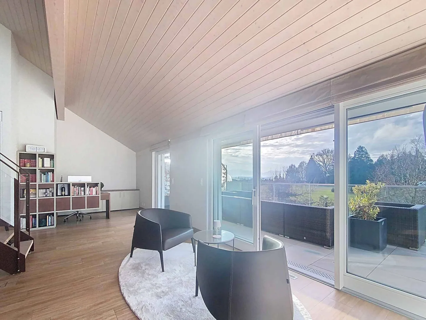 Superb furnished 3.5-room apartment with mezzanine - Photo 3 of 11