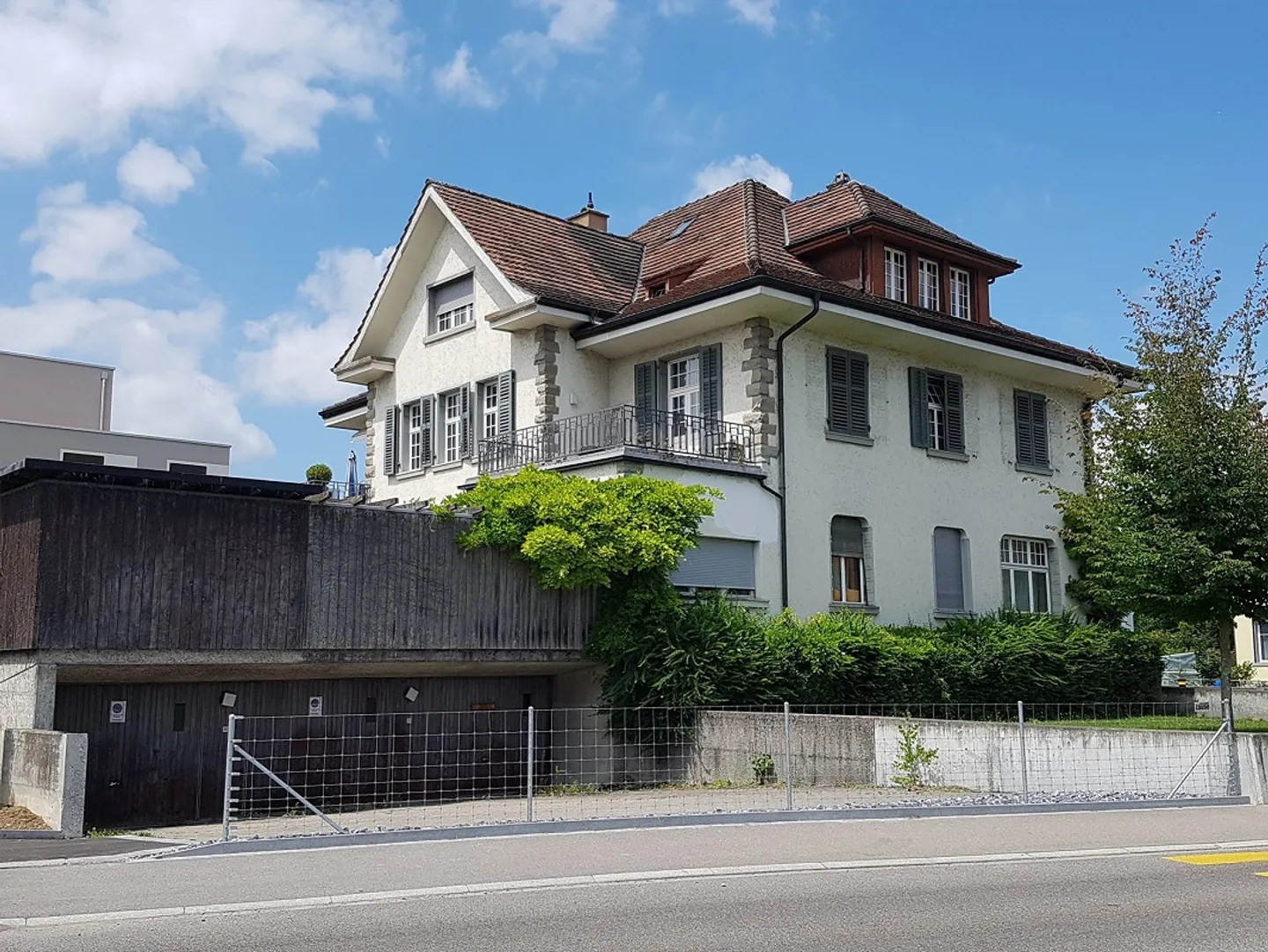 A gem with a large terrace - Photo 1 of 8