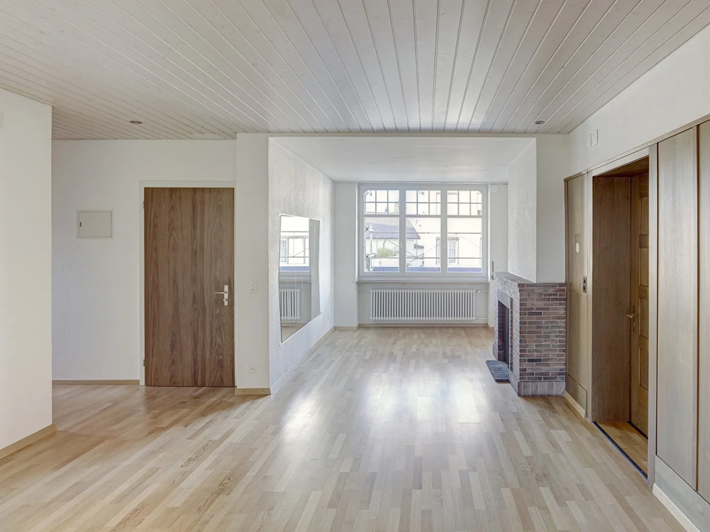 A gem with a large terrace - Photo 2 of 8