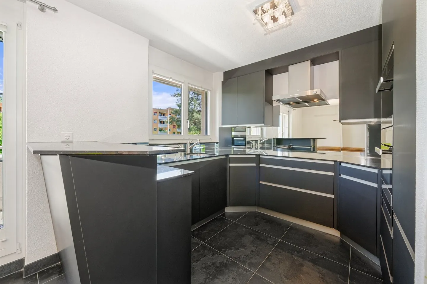 Ampio appartamento duplex di 5,5 stanze a Urdorf - Foto 3 di 13