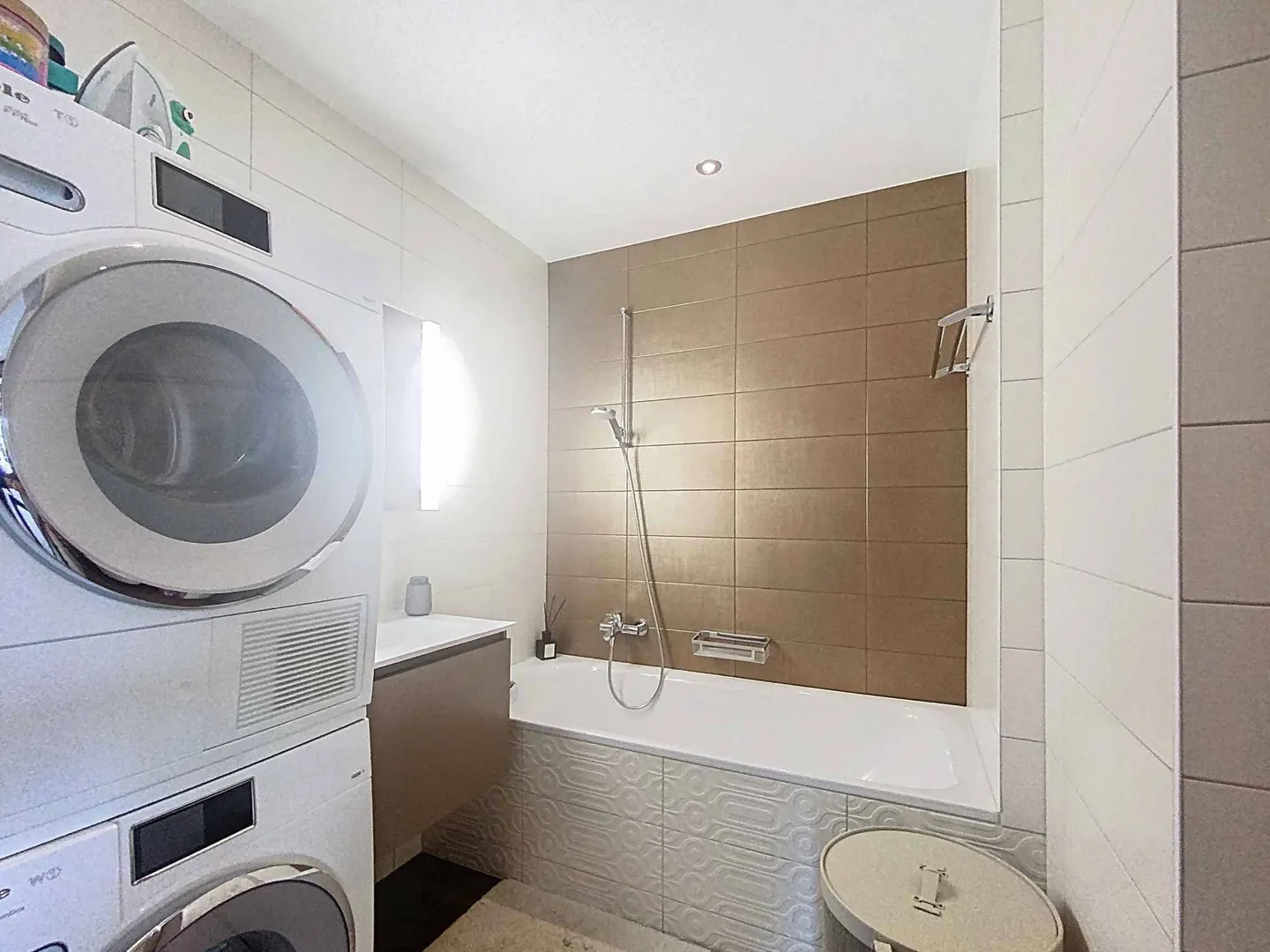 Superb furnished 3.5-room apartment with mezzanine - Photo 8 of 11