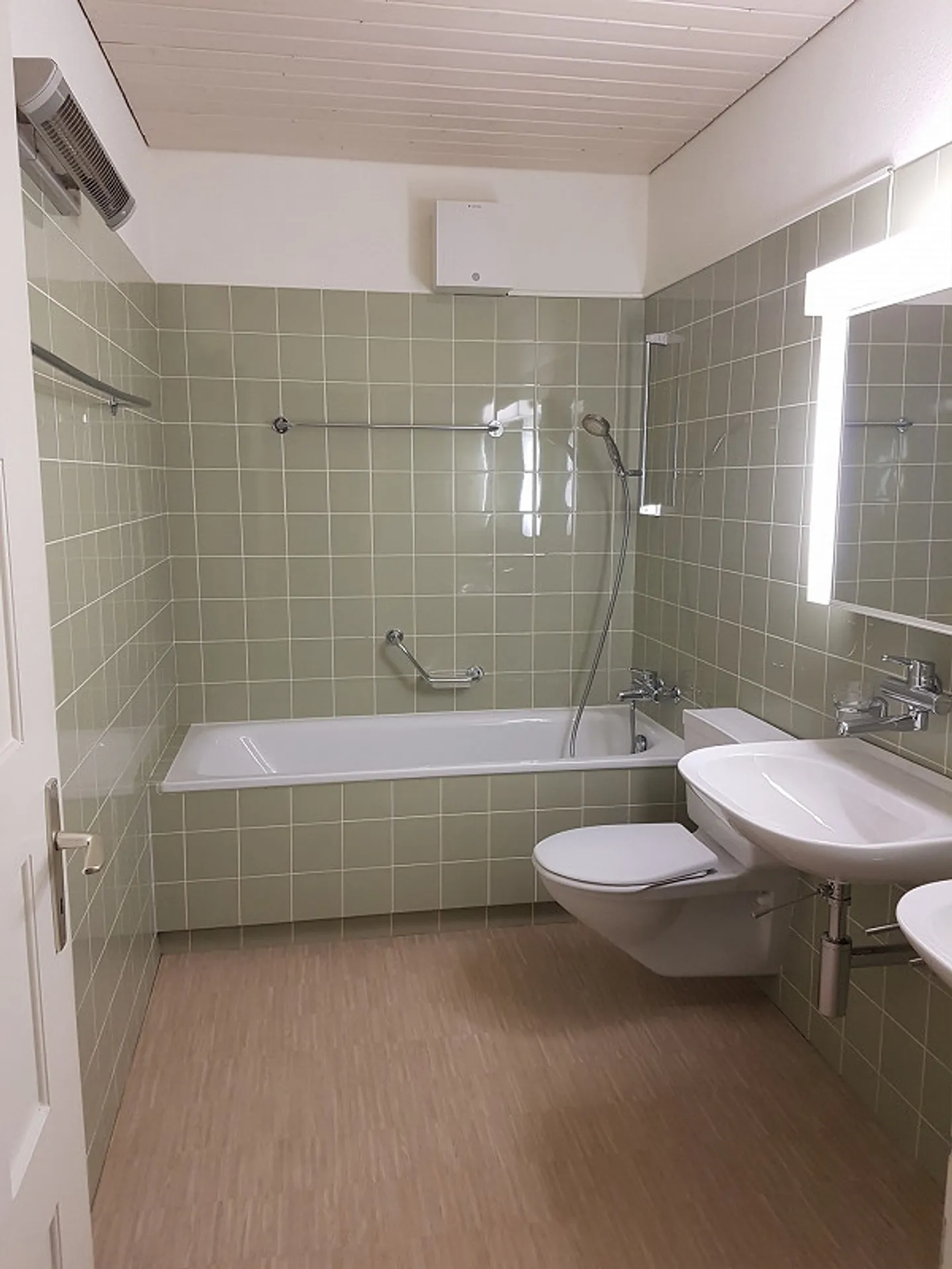 A gem with a large terrace - Photo 6 of 8