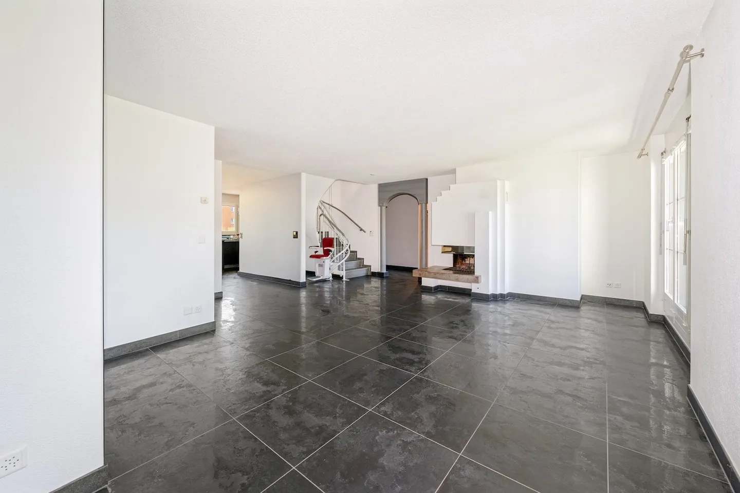 Ampio appartamento duplex di 5,5 stanze a Urdorf - Foto 5 di 13