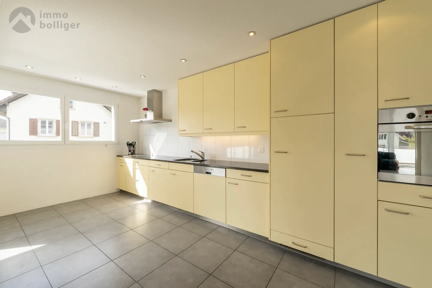 Sunny Rooms, Short Distances – Living with Quality of Life - Photo 4 of 15