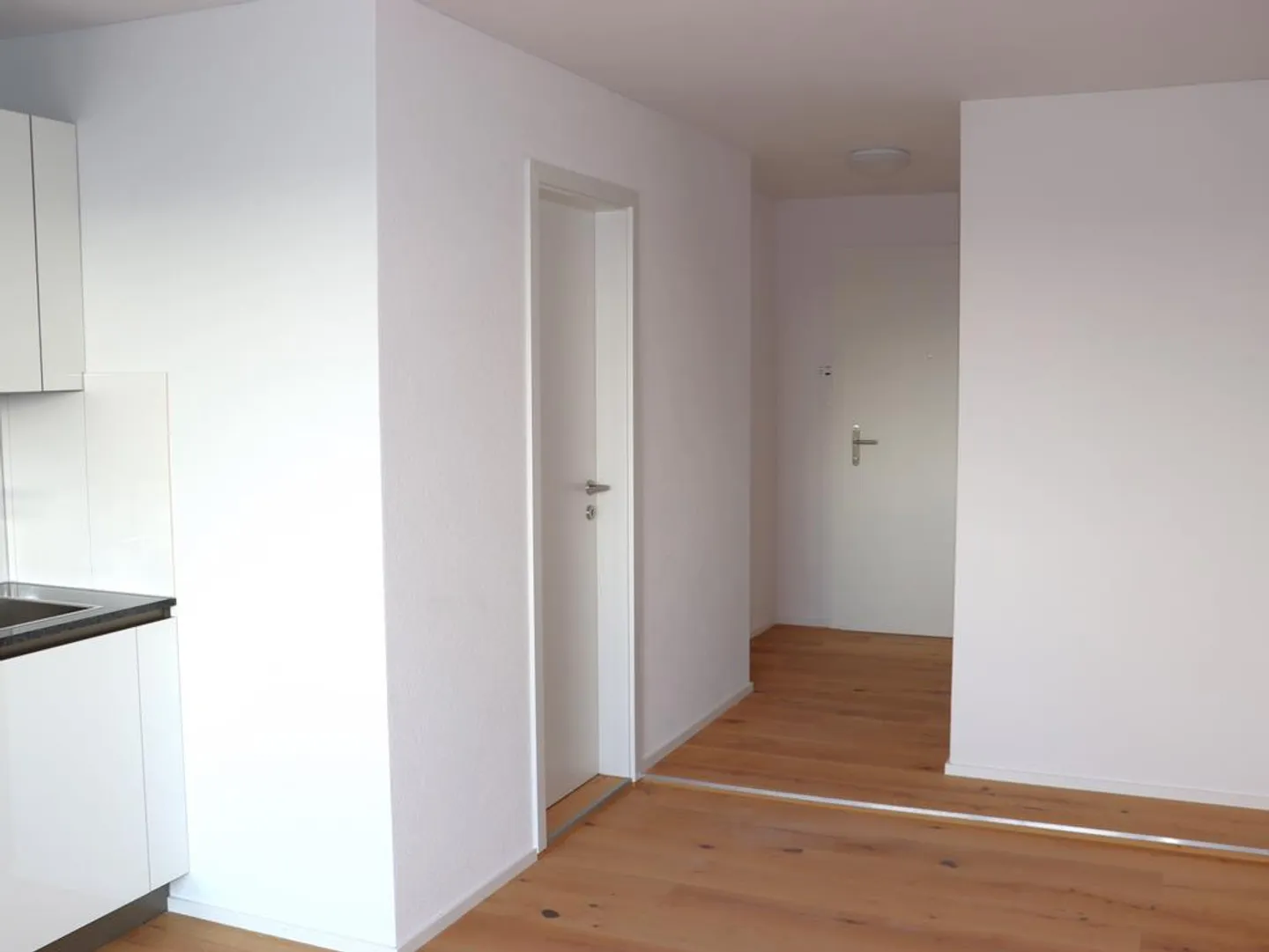 Appartement 1.5 pièces moderne rénové dans un emplacement attrayant - Photo 3 sur 5