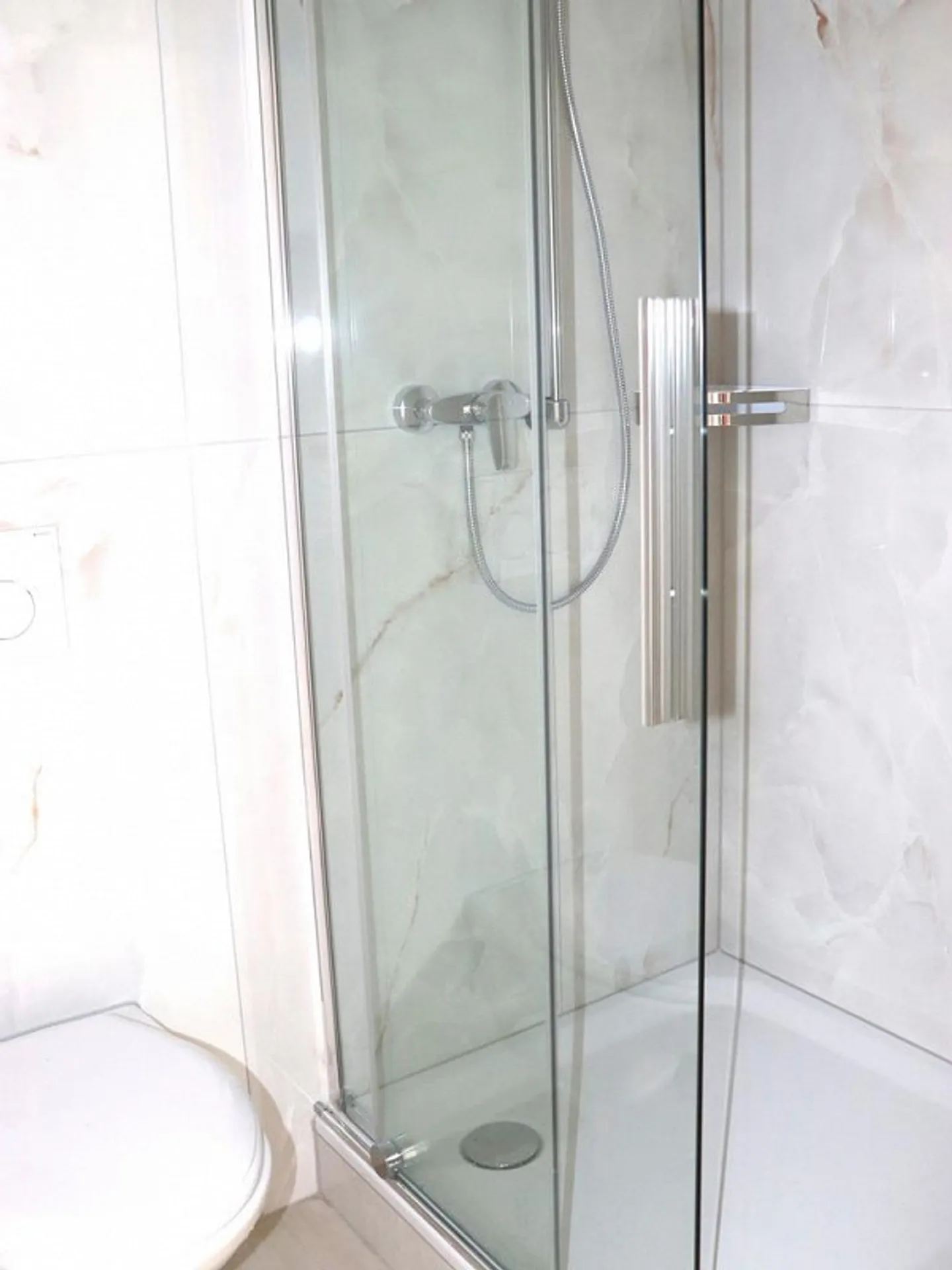 Appartement 1.5 pièces moderne rénové dans un emplacement attrayant - Photo 4 sur 5