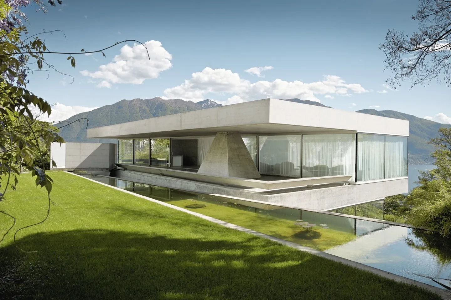 Villa de design iconique avec vue imprenable sur le lac - Photo 2 sur 13