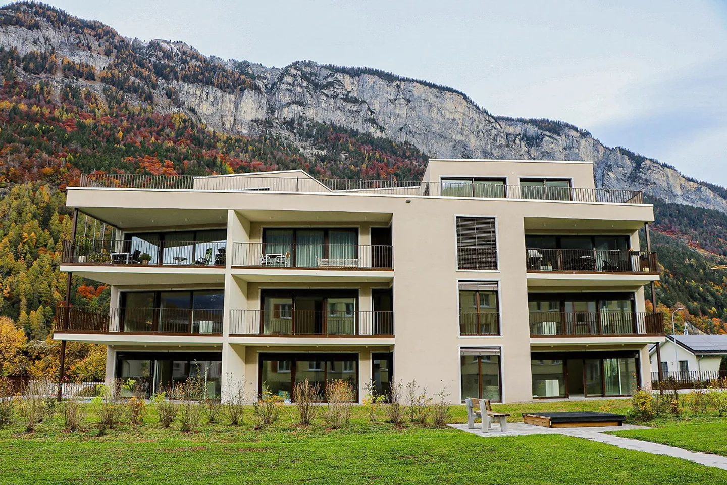 Moderne Gartenwohnung in Domat/Ems - Foto 1 von 6