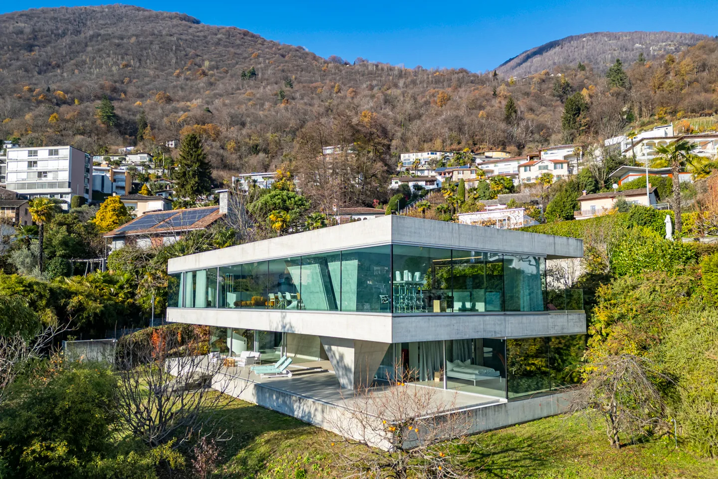 Villa de design iconique avec vue imprenable sur le lac - Photo 3 sur 13