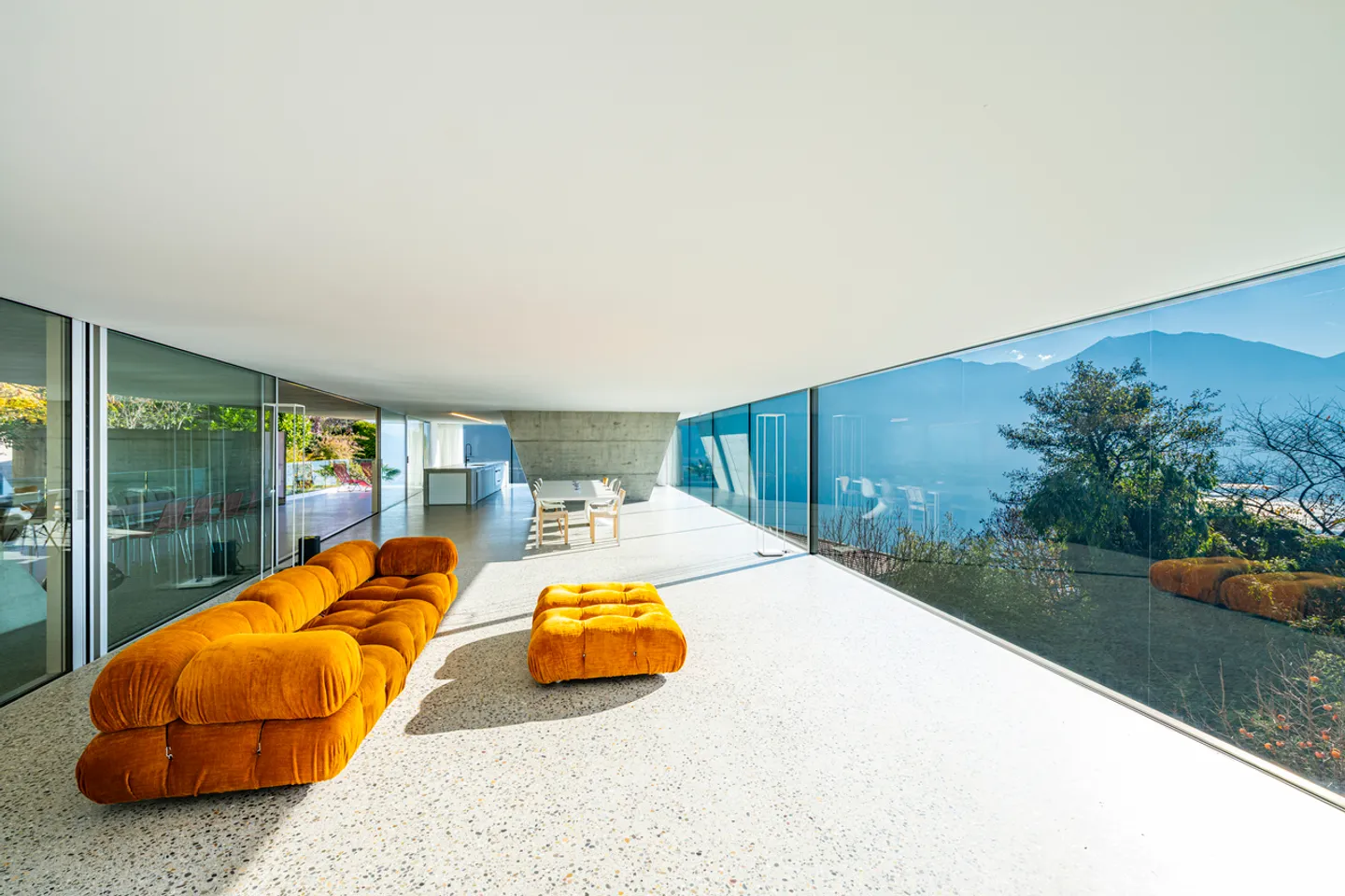 Villa de design iconique avec vue imprenable sur le lac - Photo 4 sur 13