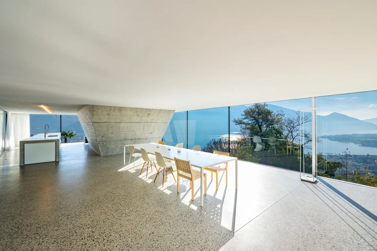 Villa de design iconique avec vue imprenable sur le lac - Photo 5 sur 13