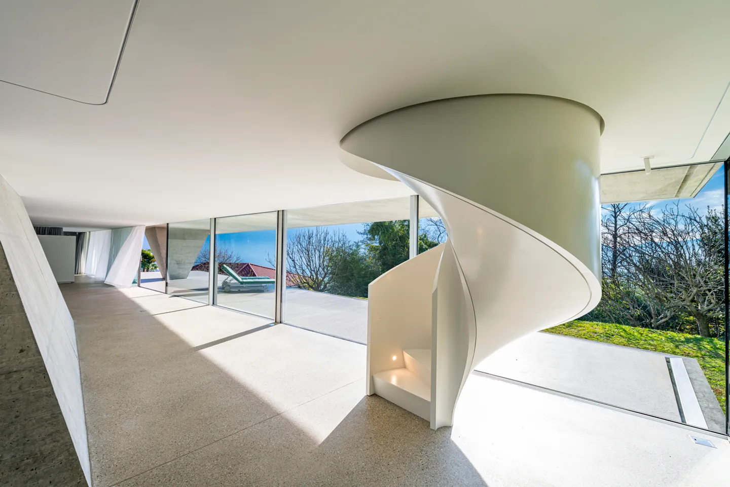 Villa de design iconique avec vue imprenable sur le lac - Photo 12 sur 13