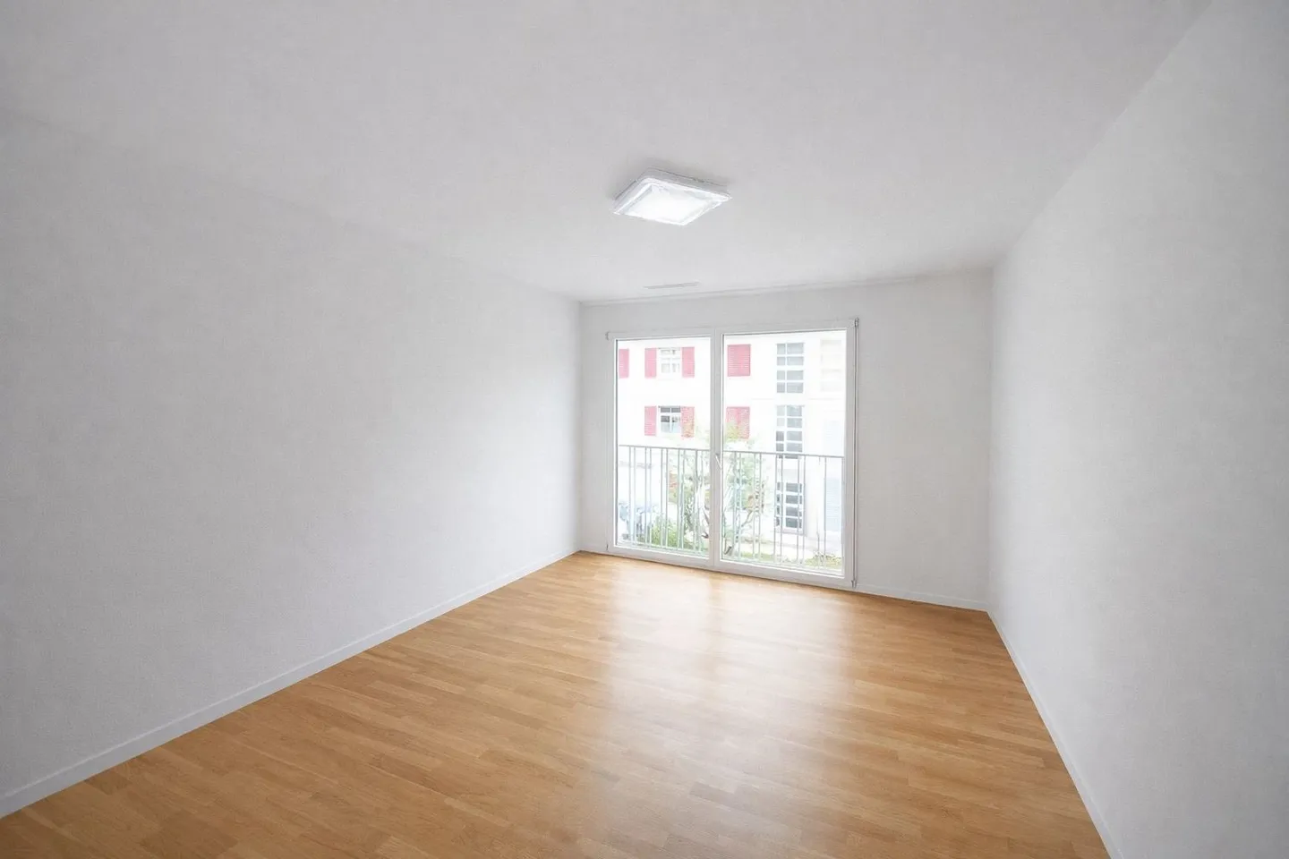 Modern Apartment with Balcony - Photo 7 of 8